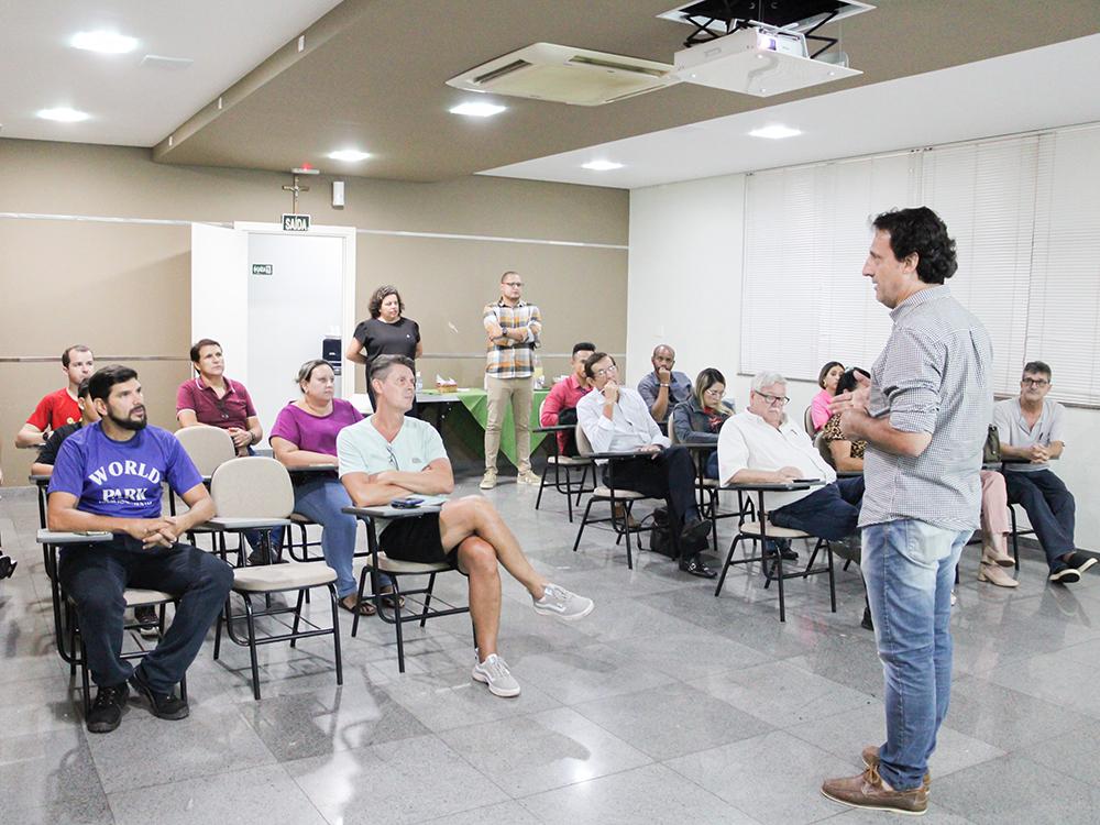 Lojistas definem horário do comércio de rua em Limeira para 2024 em reunião na ACIL