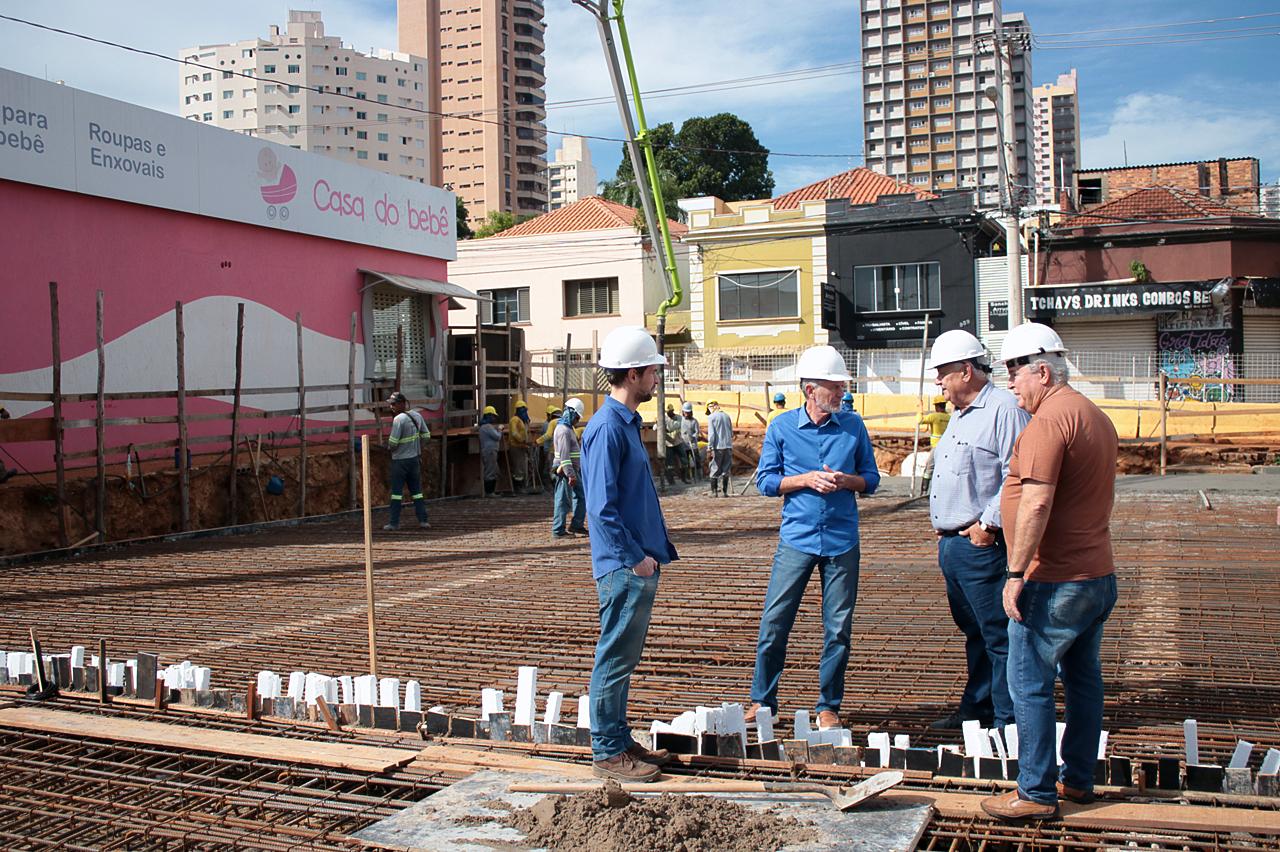 Laje superior do piscinão do Mercadão em Limeira é concretada em nova fase das obras