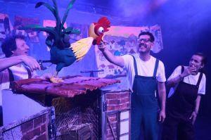 Teatro de Araras recebe peça infantil gratuita Sr. Mia Gato e a Galinha Edélzia, da Cia Mia Gato