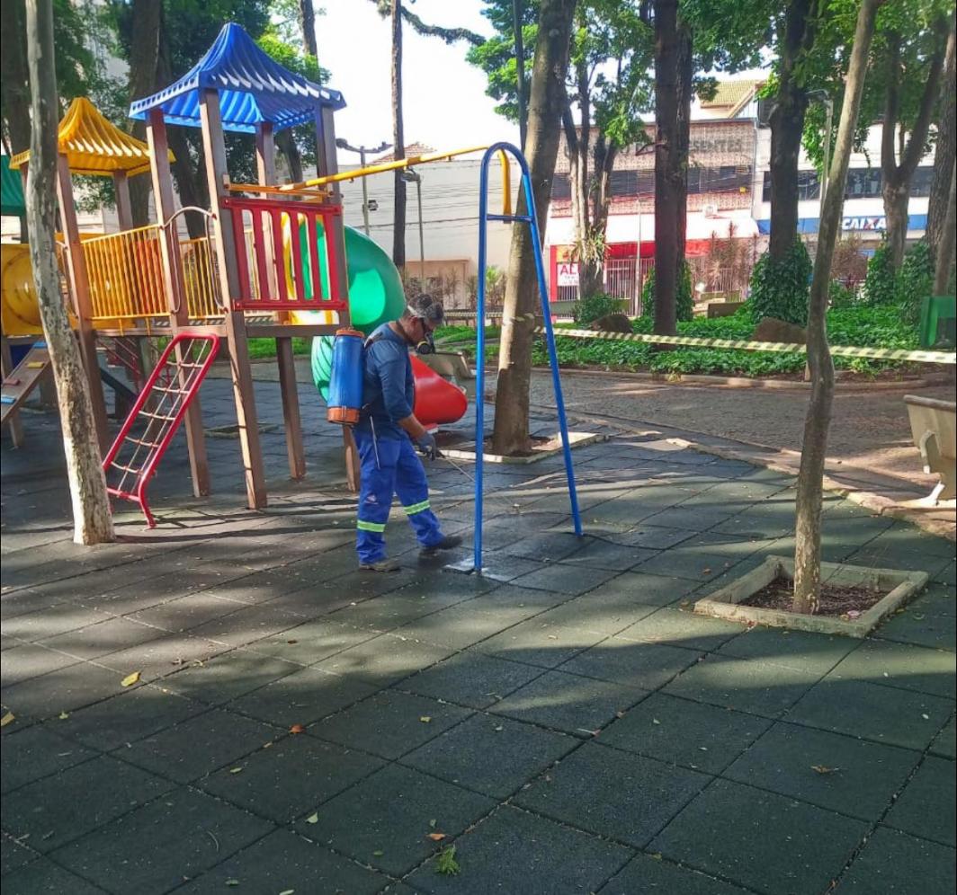 Praça Central de Cordeirópolis recebe dedetização