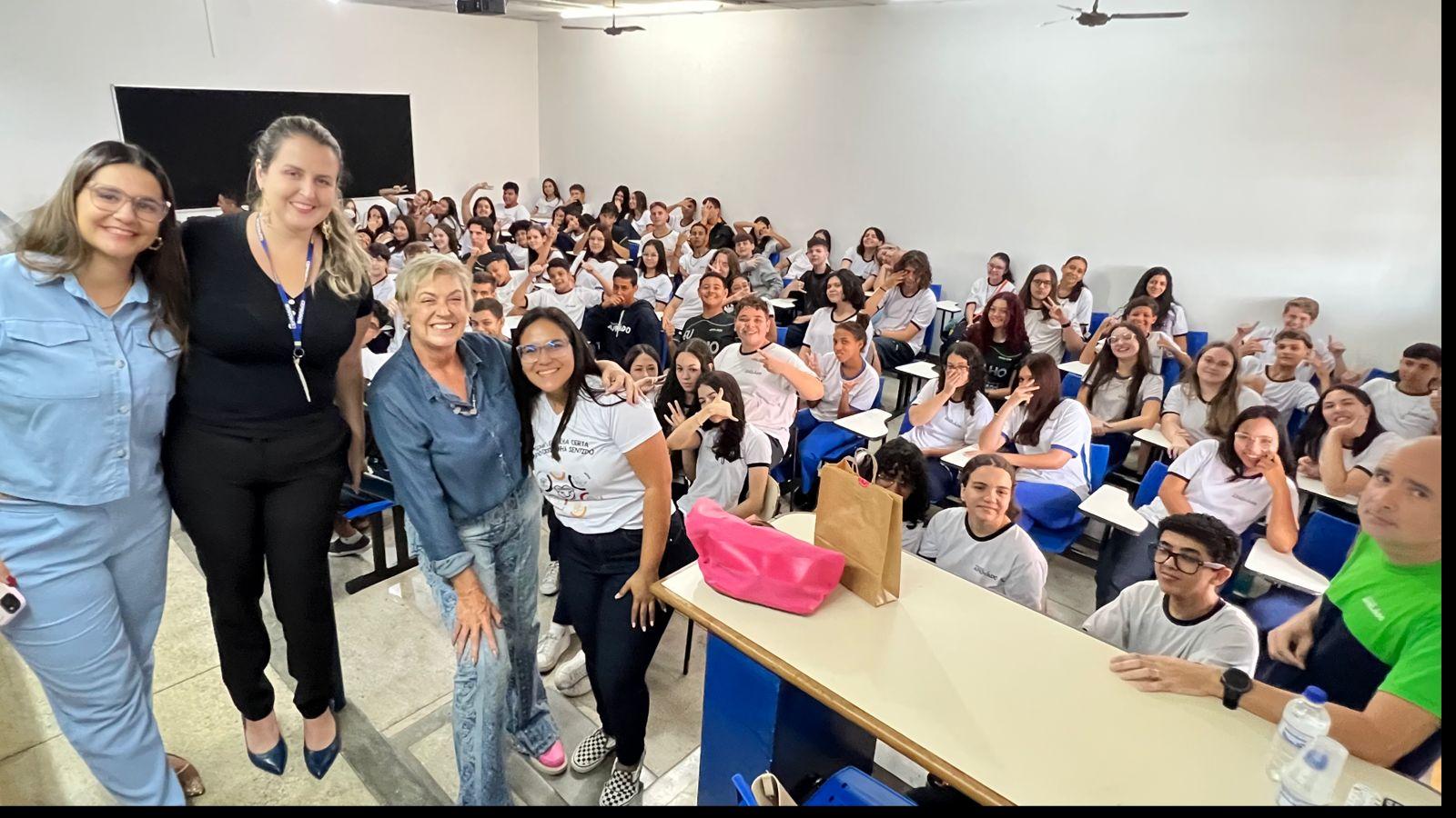 Rede Elza Tank realiza ações em comemoração ao mês da mulher