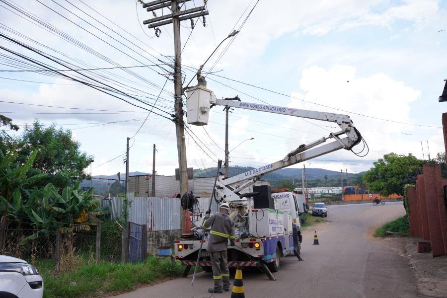 Atibaia ultrapassa 10 mil pontos em luminárias LED, modernizando a iluminação pública
