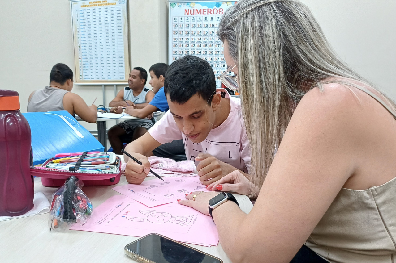 EJA recebe inscrições de pessoas interessadas em fazer ou concluir Ensino Fundamental