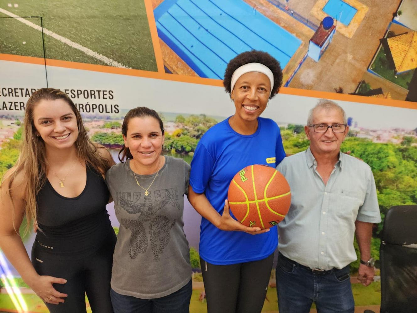 Atletas de Cordeirópolis participam de oficina esportiva com multicampeã do Basquete Janeth Arcain