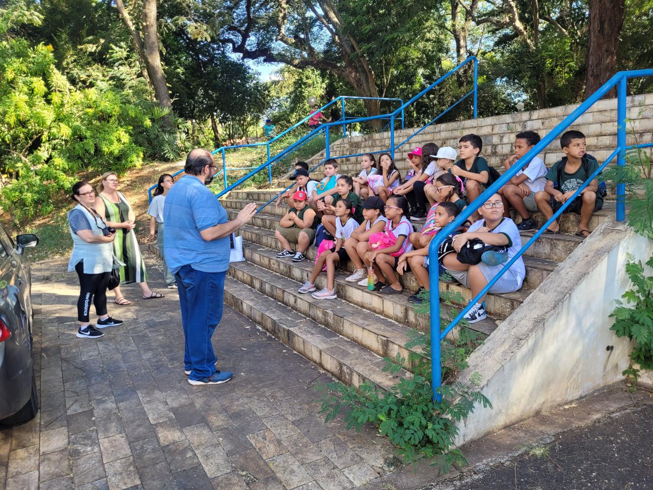 No Parque Cidade em Limeira, alunos conhecem importância das abelhas-nativas-sem-ferrão