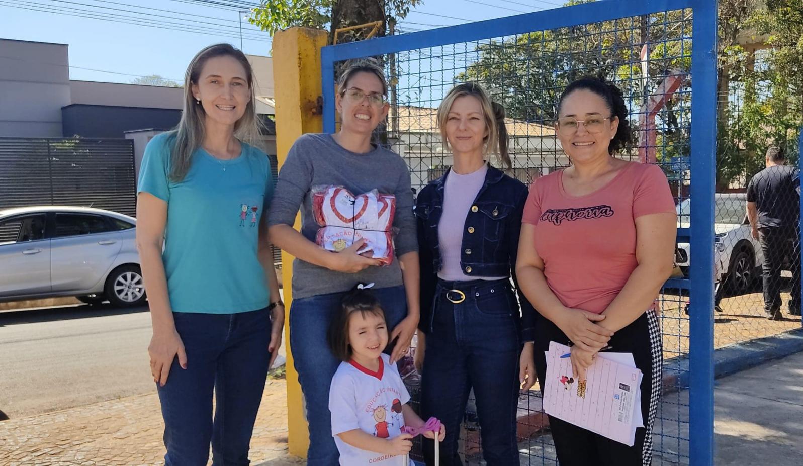 Cerca de 3 mil crianças recebem kit de uniforme da rede municipal de Cordeirópolis