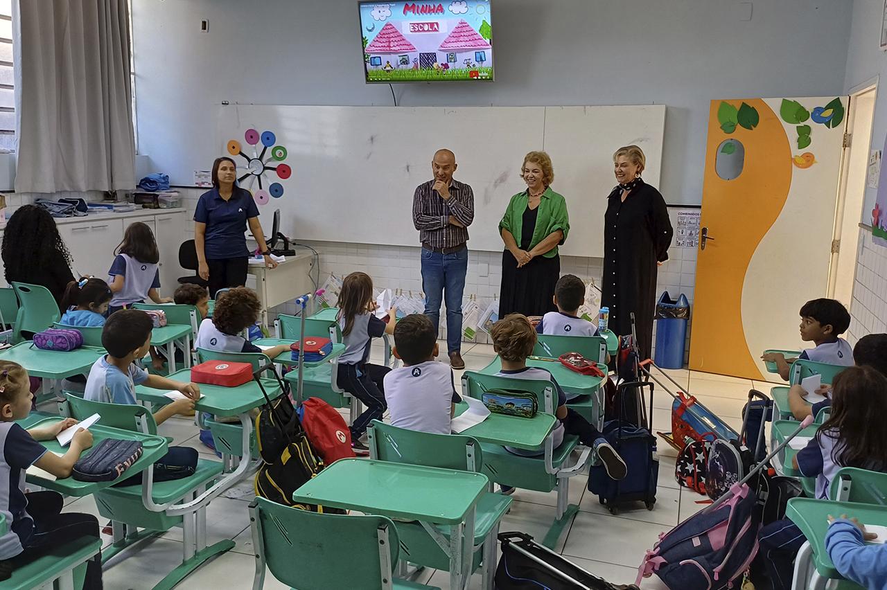 Fundo Social de Limeira recebe doação do Colégio Adventista