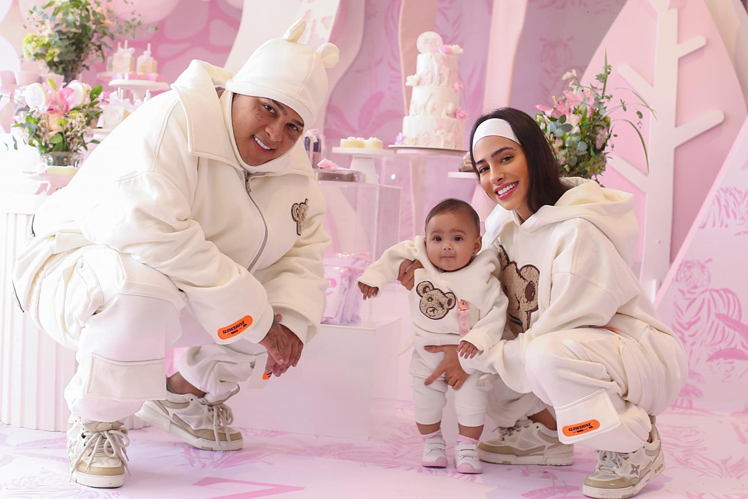 Mc Ryan SP e a esposa Giovannna realizam festa do 7.º mêsversário para a filha Zoe