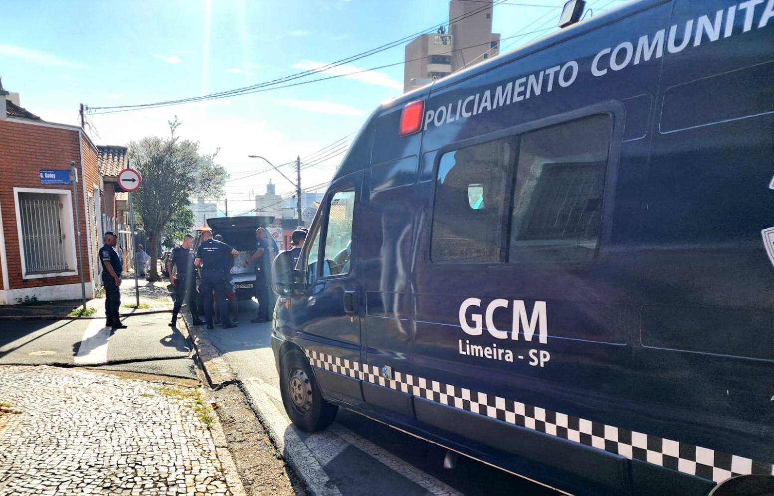 Morador de rua é detido pela GCM com objeto pontiagudo em Limeira