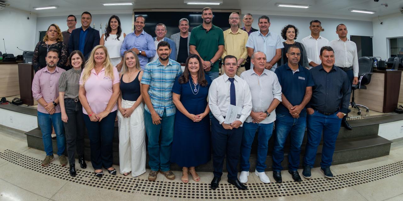 Prefeito e vereadores eleitos para a próxima gestão em Limeira se reúnem na Câmara