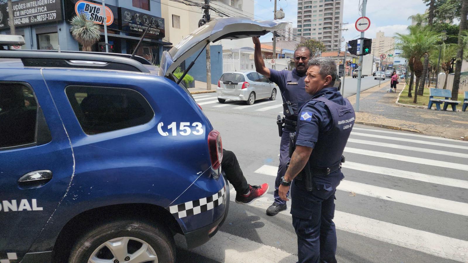 Homem é preso após furtar queijos em comércio no centro de Limeira