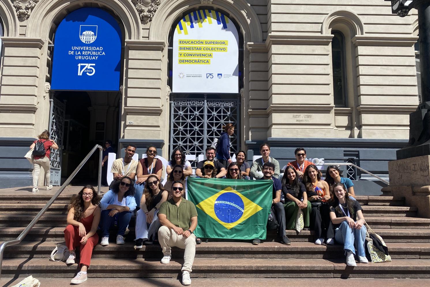 Delegação de 32 jovens pesquisadores da UFSCar participa de jornada no Uruguai