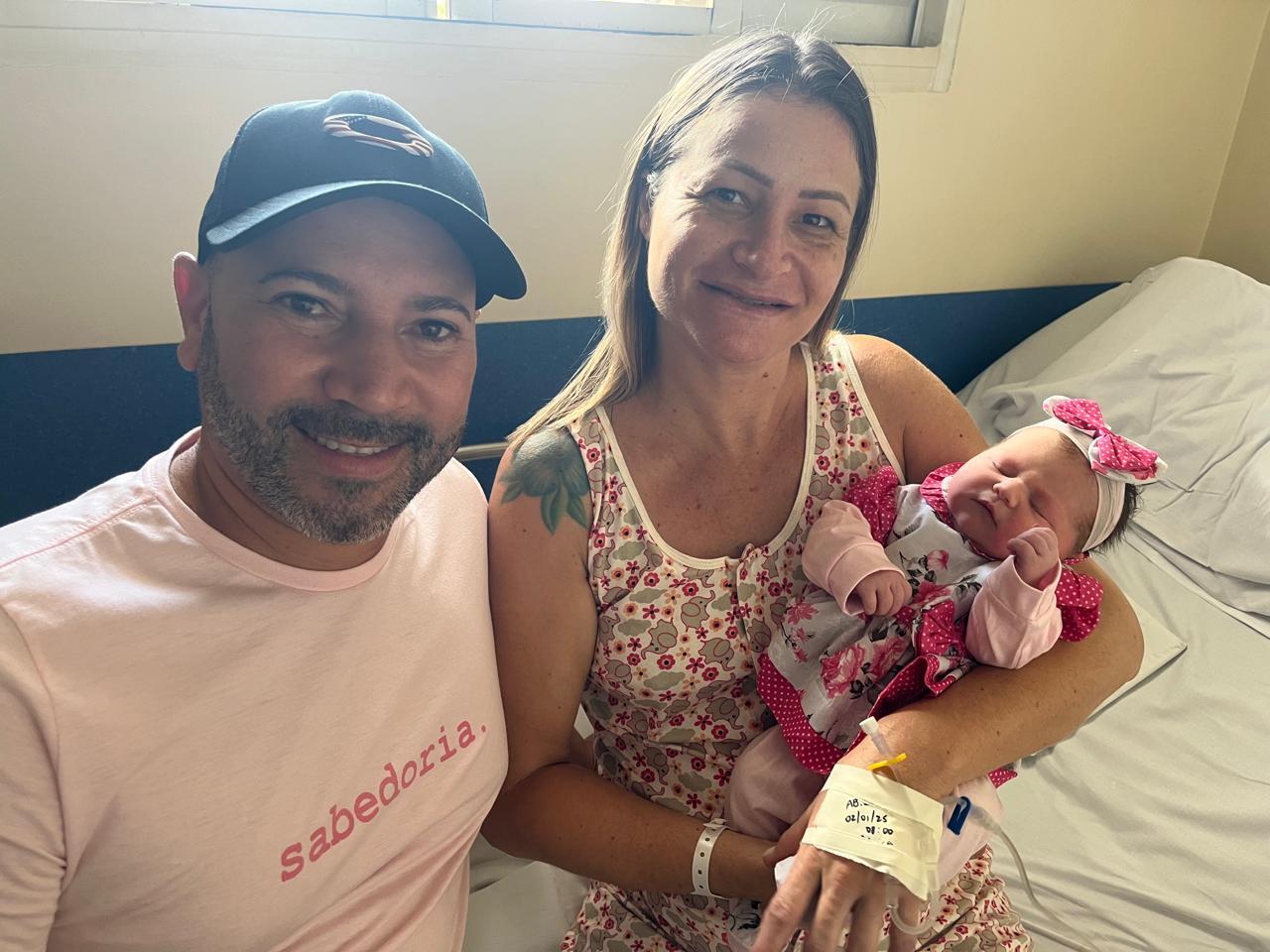 Antonella é a primeira bebê a nascer na Santa Casa de Limeira em 2025