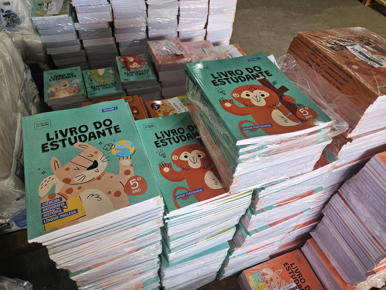 Escolas de Limeira recebem livros didáticos para alfabetização de alunos