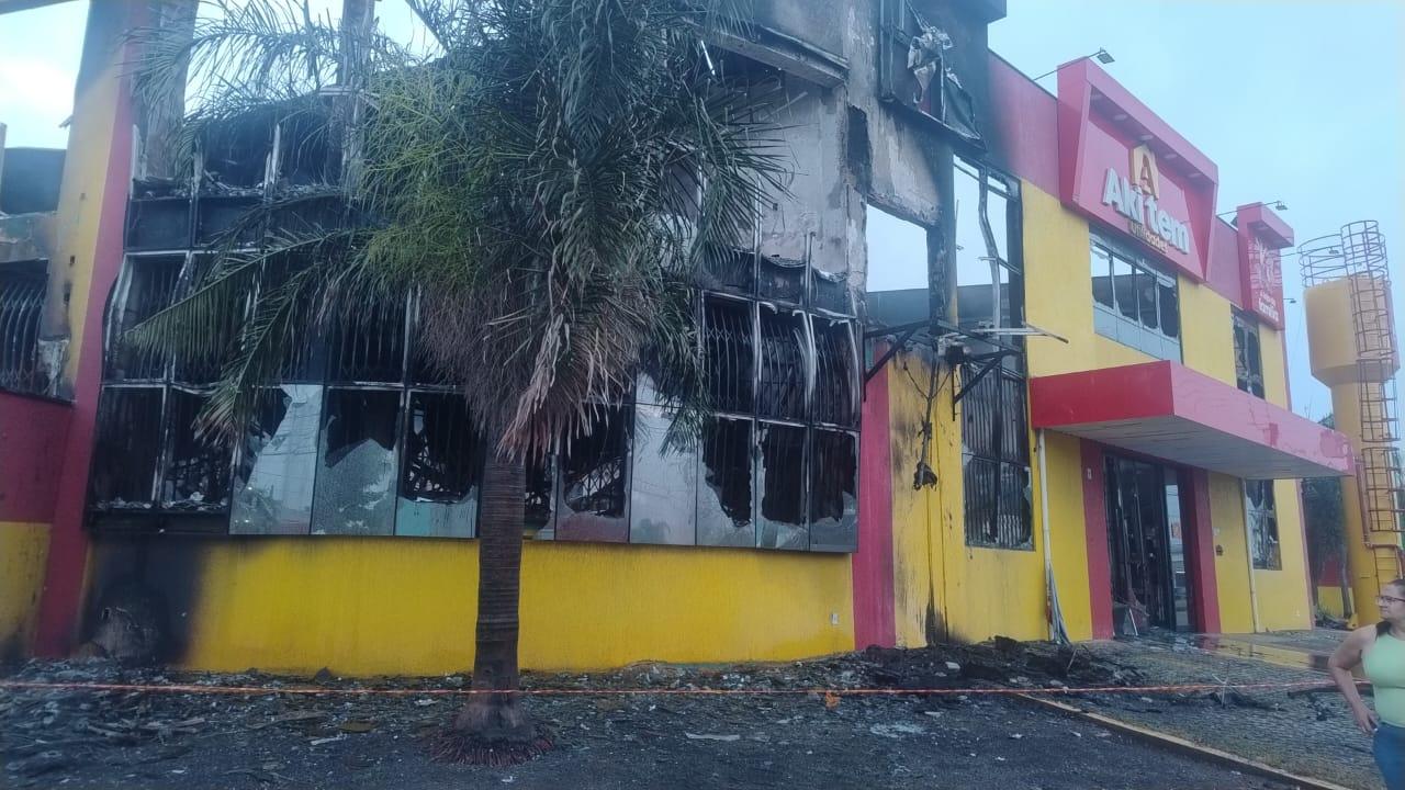 Defesa Civil interdita loja atingida por incêndio em Limeira