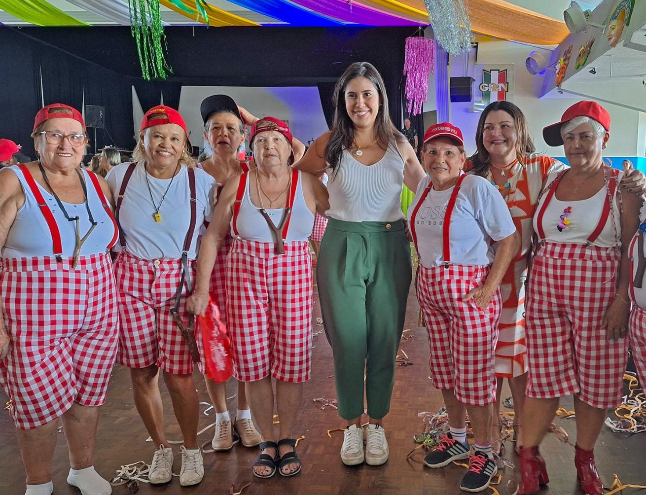 Mais de 800 idosos de Limeira se divertem no Baile de Carnaval da Terceira Idade