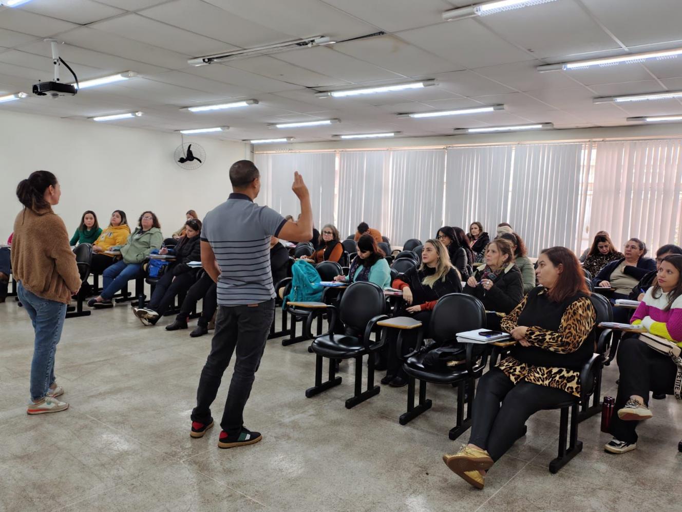 Coordenadores pedagógicos do ensino fundamental e EJA participam de formação