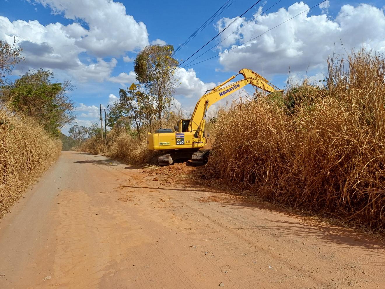 Estrada da Balsa em Limeira passa por manutenção preventiva