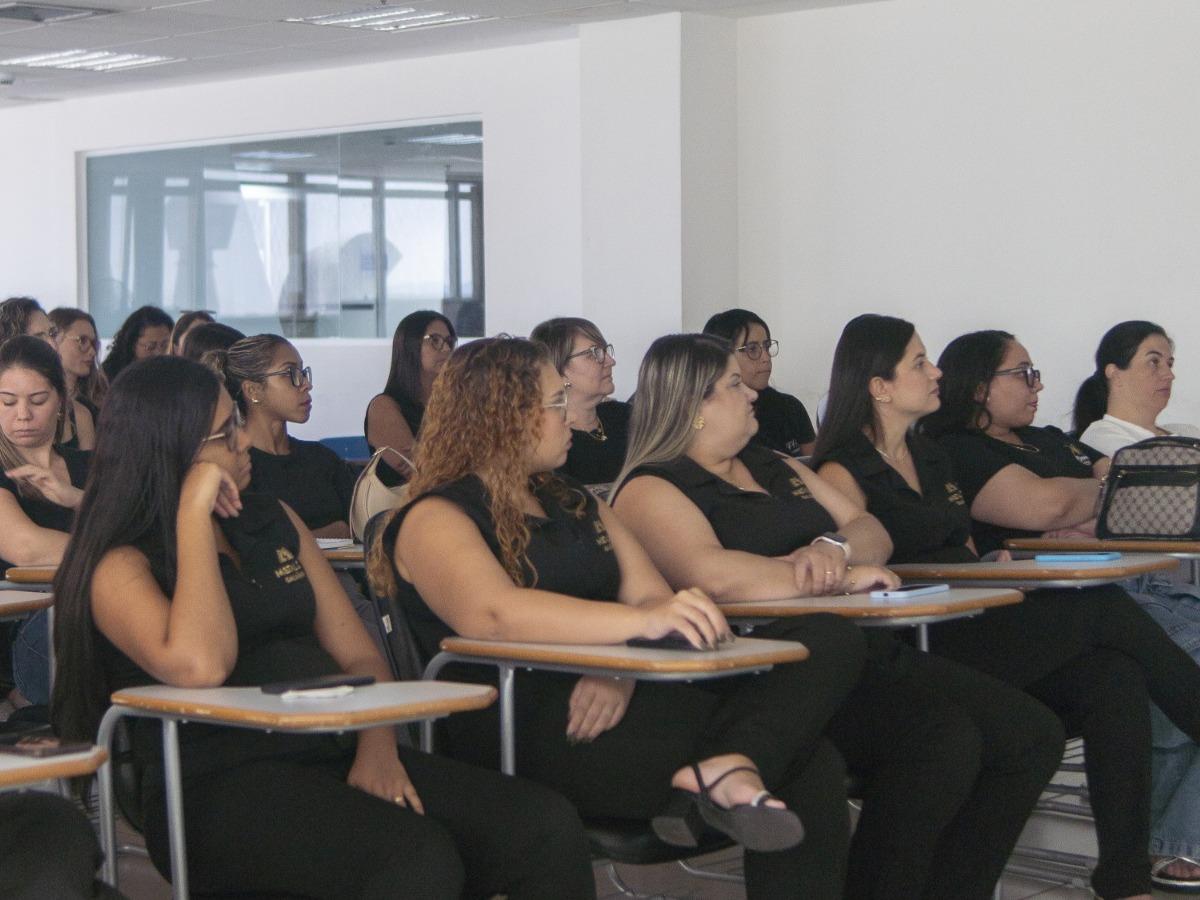 Capacitação sobre comunicação e atendimento reúne profissionais do setor de joias em Limeira