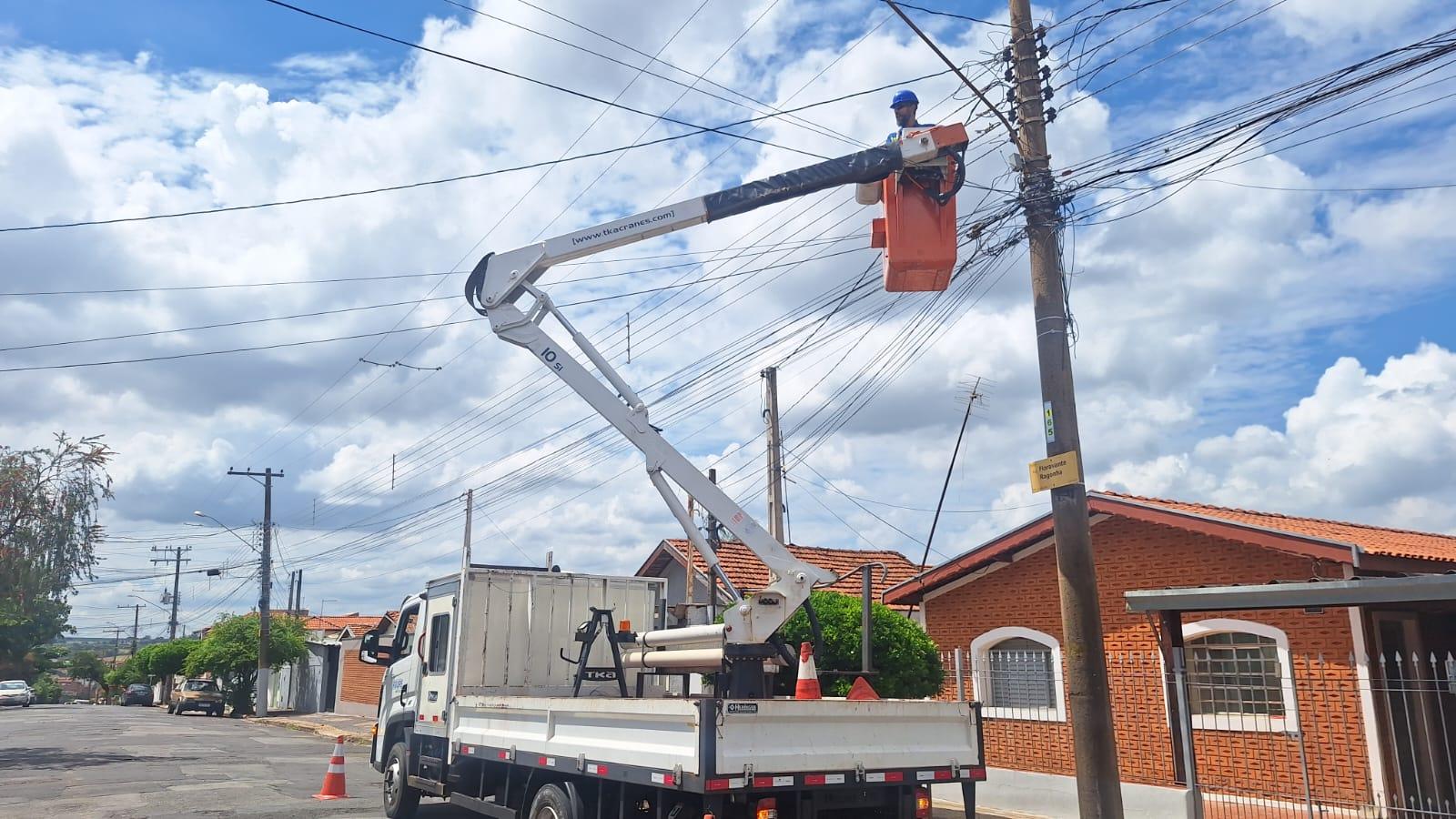 Nova empresa de iluminação começa em Limeira com capacidade de trocar até 500 lâmpadas por semana