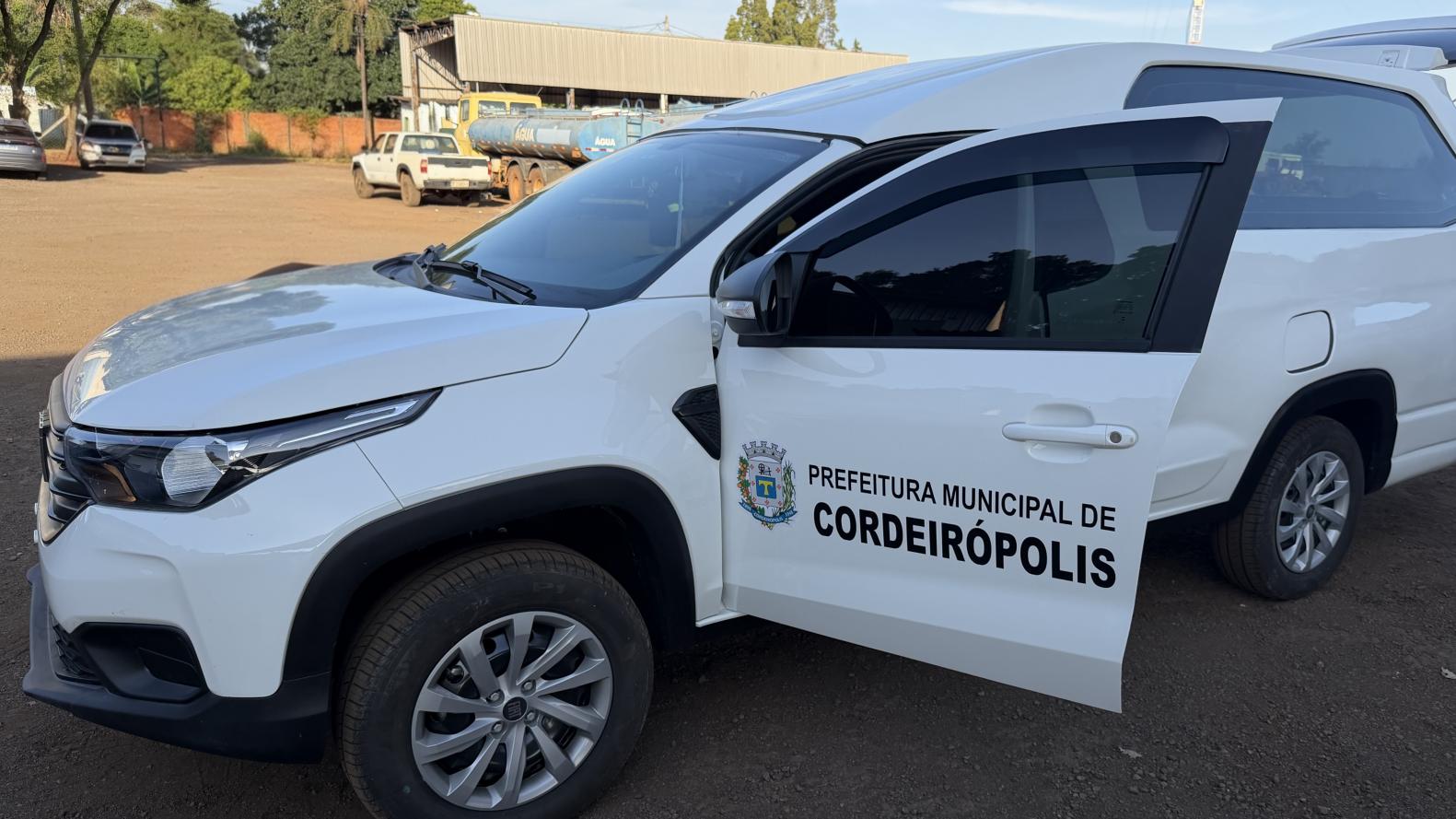 Cordeirópolis recebe novo veículo para funerária municipal