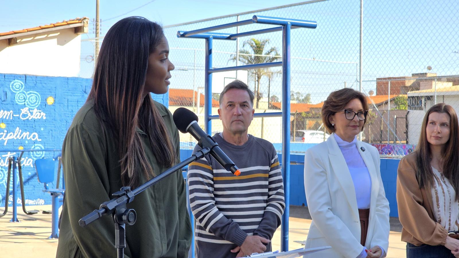 Prefeitura entrega academia ao ar livre e revitaliza área esportiva do Jardim Juventude