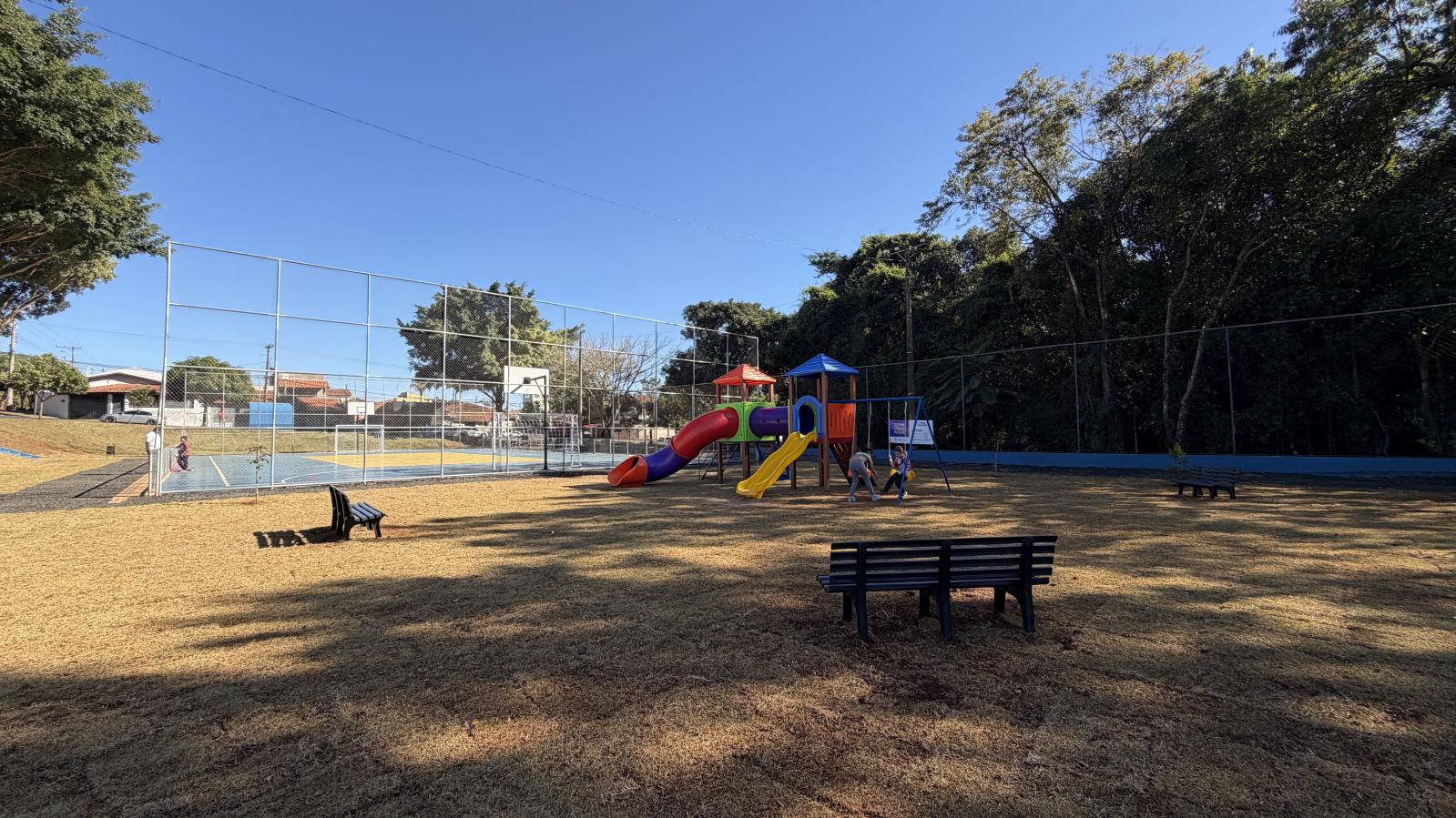 Quadra e praça do Jardim Cordeiro são entregues revitalizadas