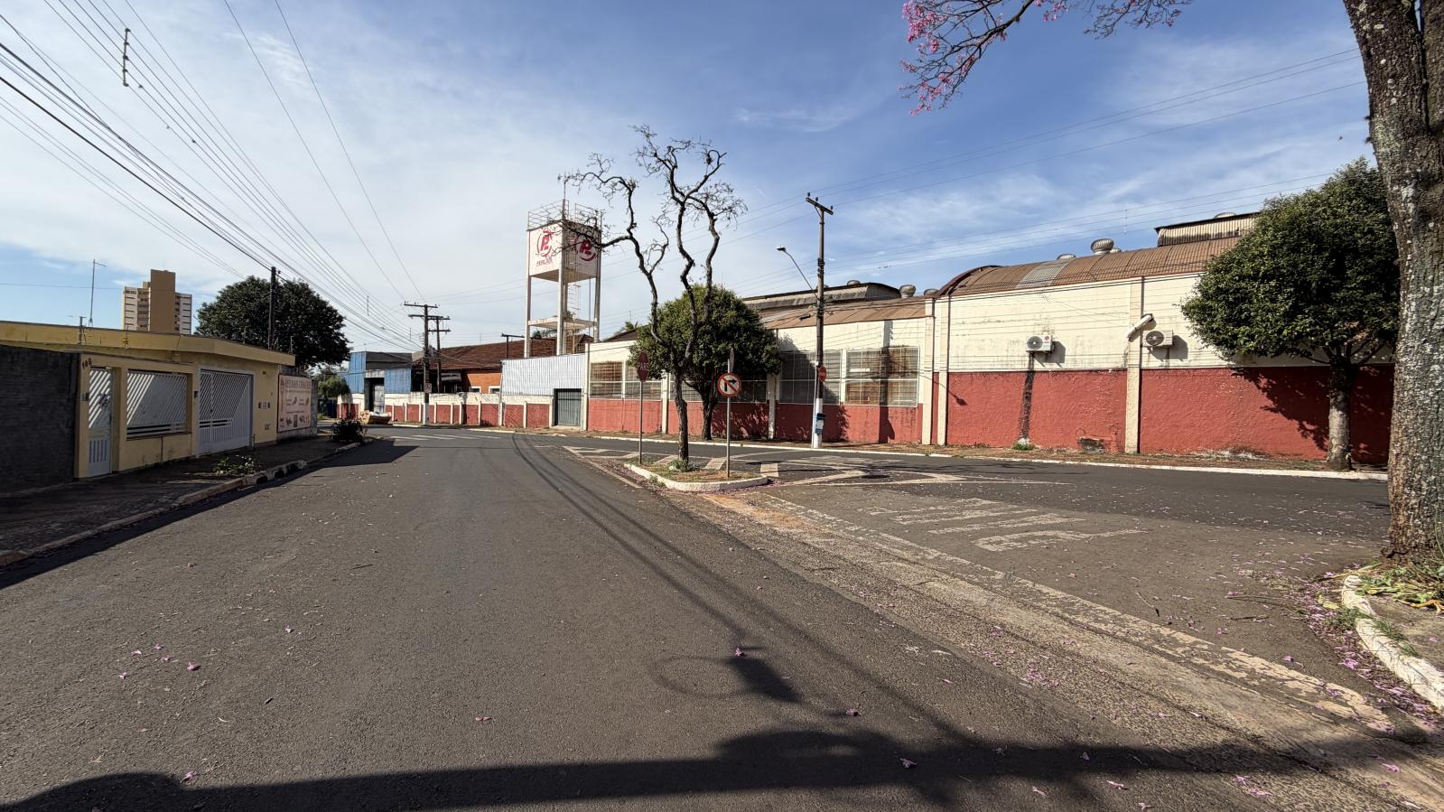 Prefeitura altera preferência em cruzamento entre as ruas Carlos Gomes e Francisco Minatel