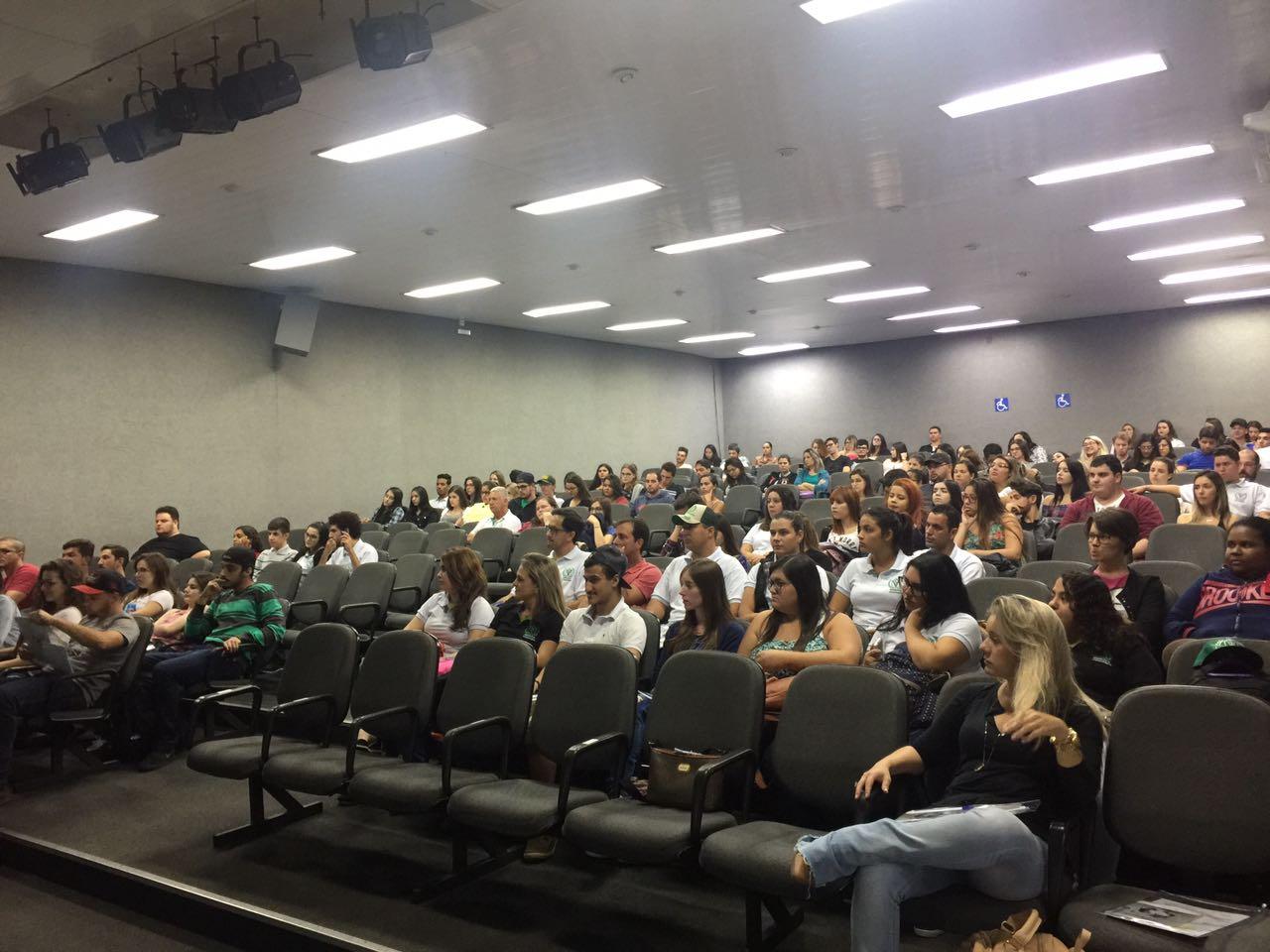 Palestra sobre a introdução ao mercado veterinário é promovida pelo curso de Medicina Veterinária da Uniara